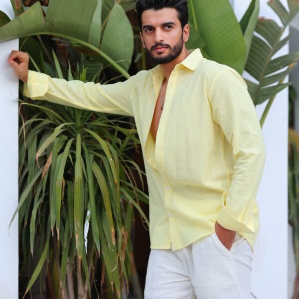 Men Regular Fit Solid Casual Shirt