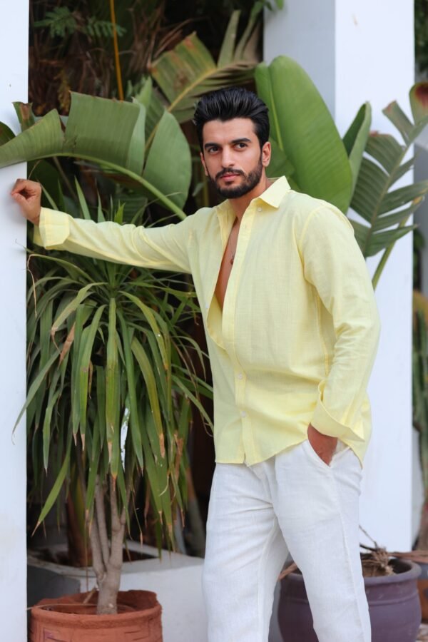Men Regular Fit Solid Casual Shirt