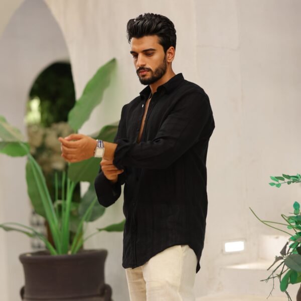 Men Regular Fit Solid Casual Shirt (Black)