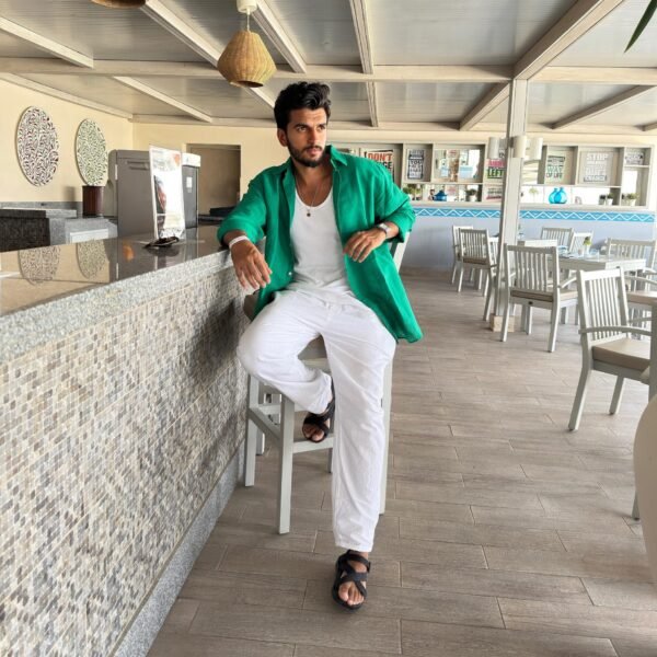 Men Regular Fit Solid Casual Shirt